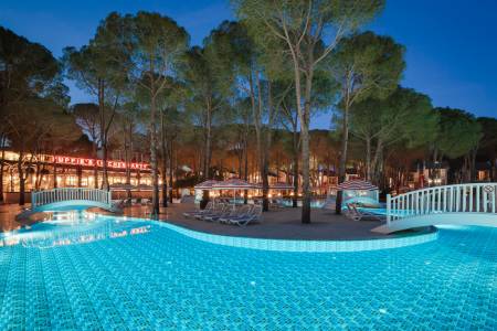 SELECTUM LUXURY RESORT Pools & Beach
